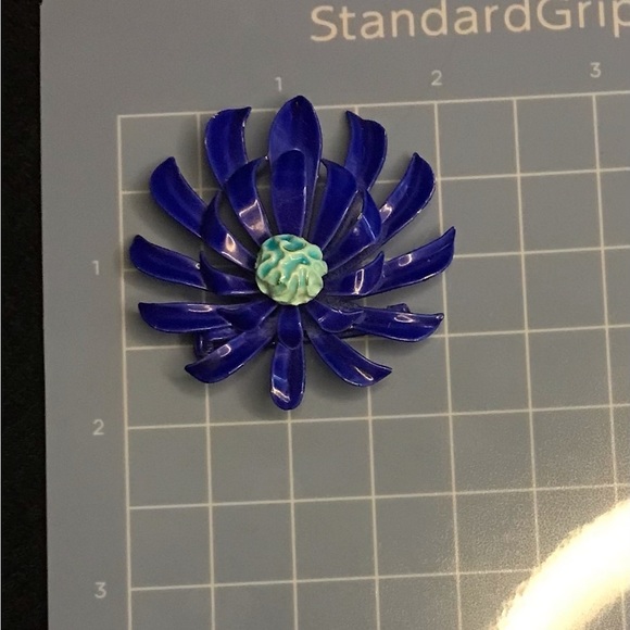 Vtg Metal Two Tone Enamel Pin Cobalt & Light Blue Brooch 2” Daisy Brain Center - Picture 3 of 6